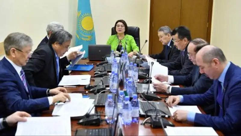 Поправки в Конституцию рассмотрены в комитетах Сената