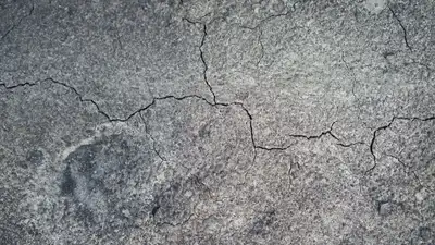 трещина в земле, фото - Новости Zakon.kz от 11.09.2023 07:09