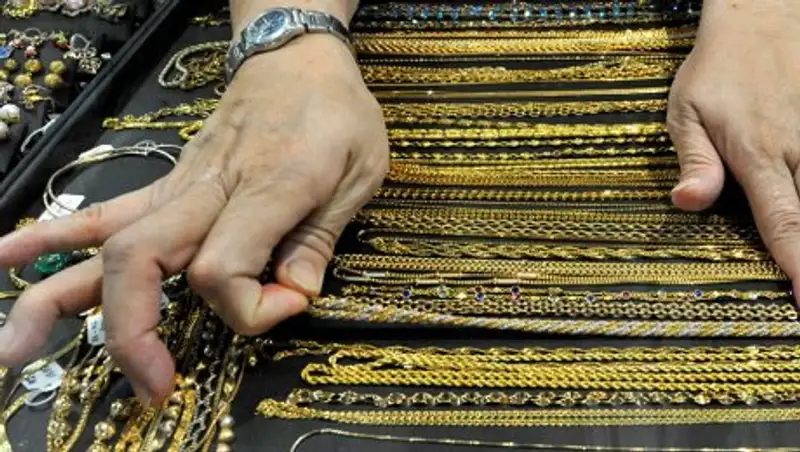 В мусоре нашли похищенные драгоценности на 15 тысяч долларов