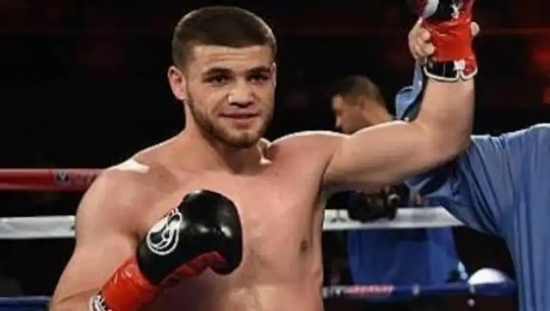 Боксер Руслан Мадиев одержал десятую победу на профи-ринге