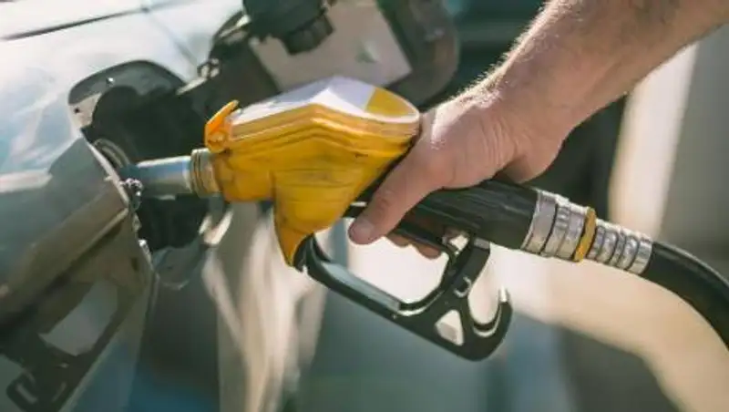 Мошенники заманивают казахстанцев бесплатным бензином