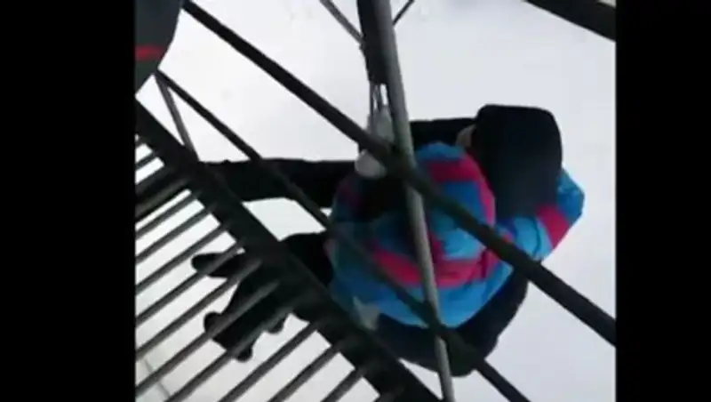 Двое жителей Томской области упали с моста во время прыжка на тарзанке