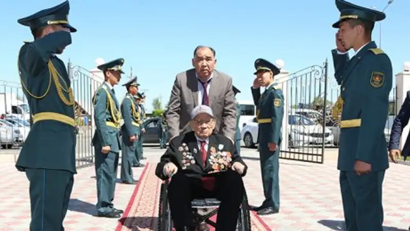 Аким Алматинской области провел прием ветеранов ВОВ и тружеников тыла