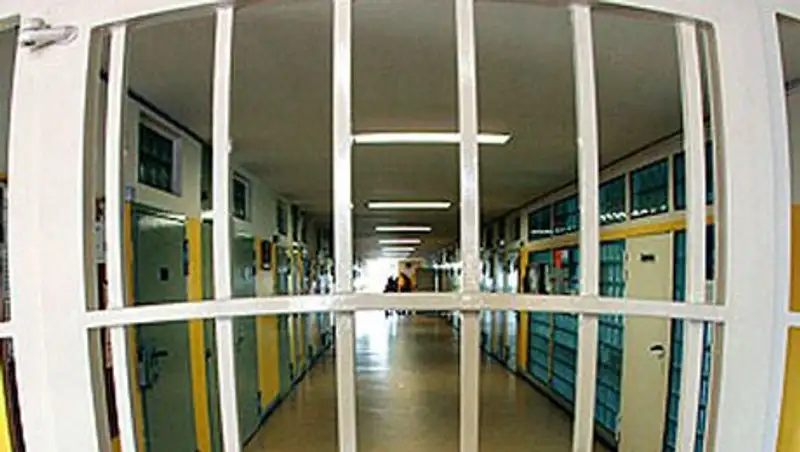 Итальянец сбежал от сварливой жены в тюрьму