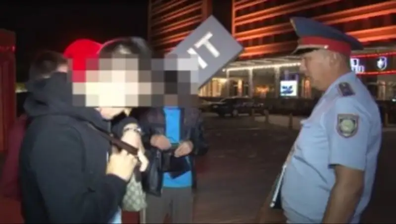 Шымкентские полицейские доставили 15 подростков в Центр адаптации