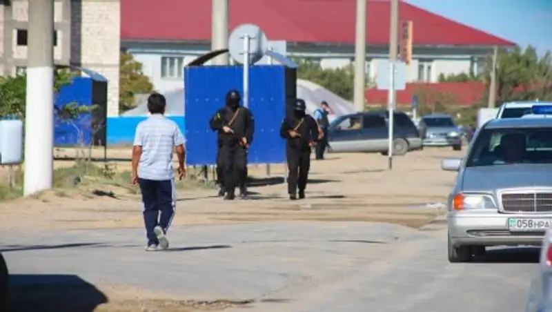 В Актау оцепили военный городок