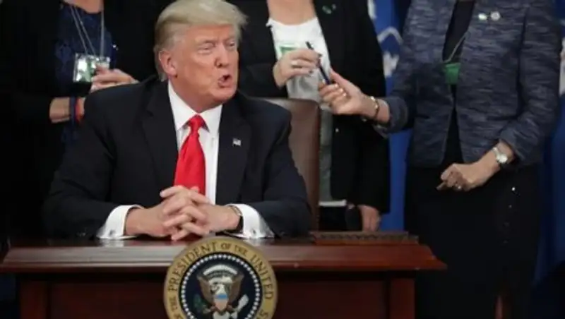 Трамп по-прежнему намерен встретиться с Путиным