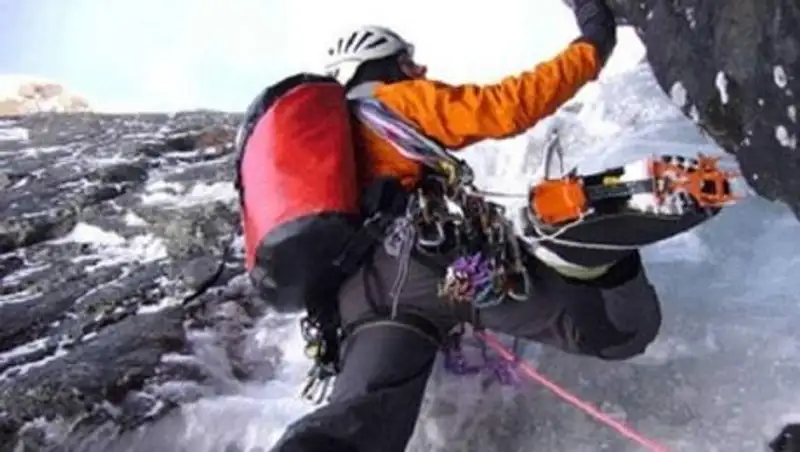 Около 200 альпинистов ожидают спасения в горах Кыргызстана