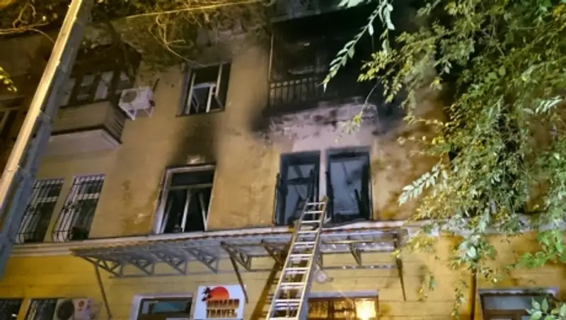 В Алматы из-за пожара в жилом доме эвакуировали 20 человек