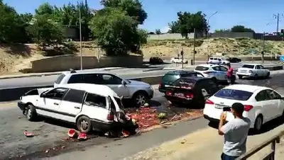 разбитые арбузы, фото - Новости Zakon.kz от 17.07.2022 18:41