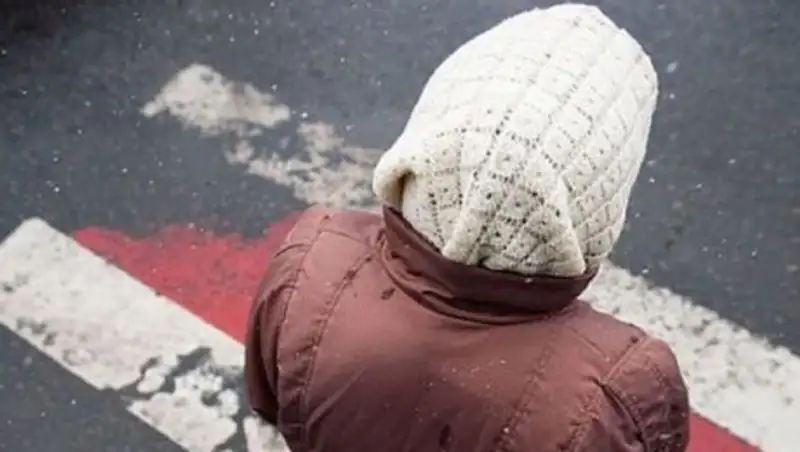 В Костанае пенсионерку на пешеходном переходе сбил автокран