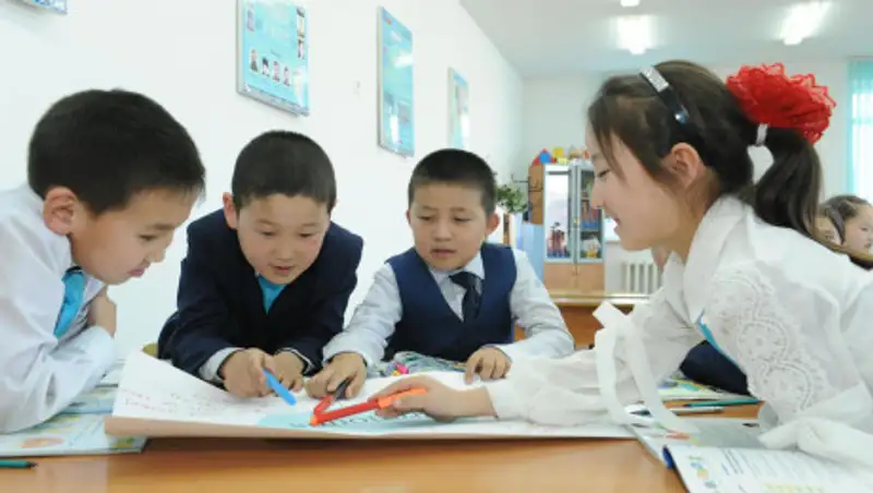 Родители актауских школьников выступили против дистанционного обучения