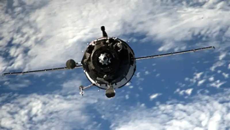Экипаж пилотируемого корабля «Союз-ТМА17М» приземлился в Карагандинской области