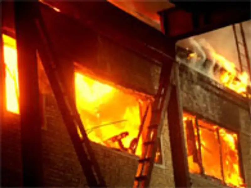Здание сельского акимата сгорело в Карагандинской области, фото - Новости Zakon.kz от 13.12.2011 15:41