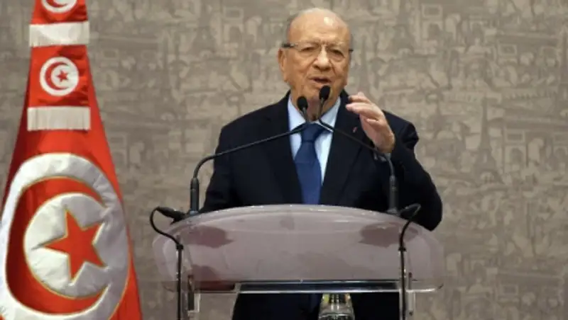 Власти Туниса на месяц продлили режим чрезвычайного положения в стране