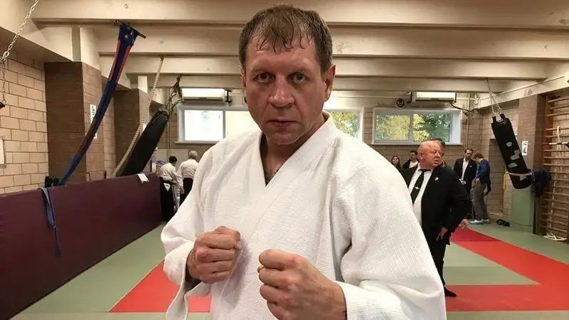 Пьяный боксер Александр Емельяненко задержал авиарейс