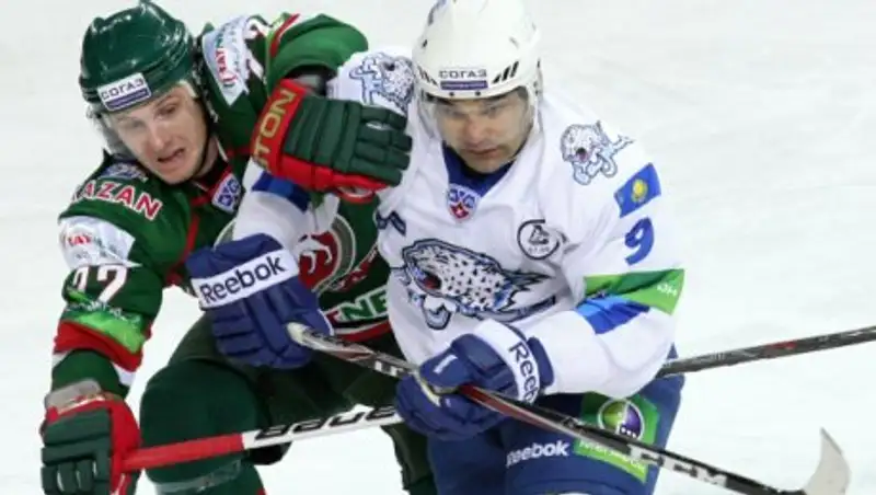 "Барыс" уступил "Ак Барсу"