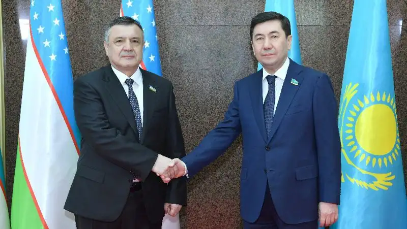 Ерлан Кошанов встретился со спикером парламента Узбекистана