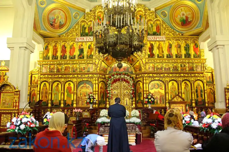 Православные казахстанцы празднуют Пасху, фото - Новости Zakon.kz от 05.05.2013 15:30
