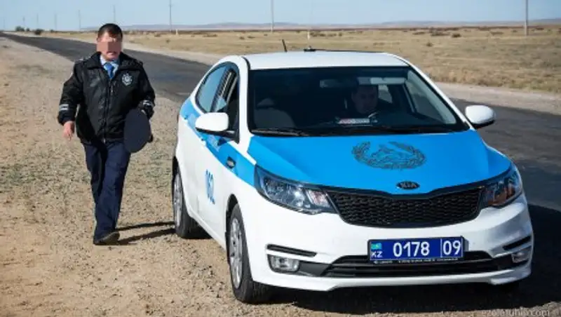 Путешественники из России пожаловались на работу казахстанских дорожных полицейских
