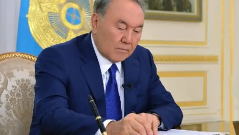 Нурсултан Назарбаев внес поправки в законодательство по вопросам страхования