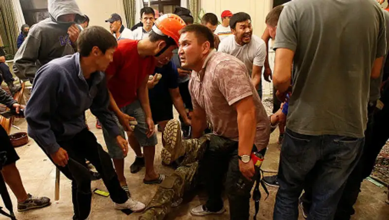 Погибшего при захвате Атамбаева спецназовца наградили посмертно