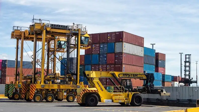 Какие товары завозит Казахстан из стран Запада