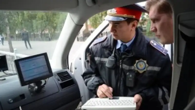 В Астане полиция и судебные исполнители выявляют неплательщиков штрафов 