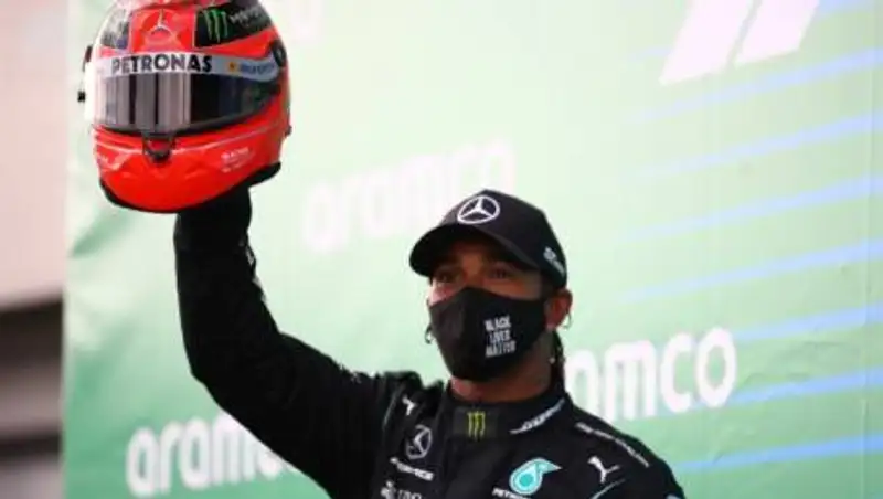 Британец побил рекорд Михаэля Шумахера в Формуле-1