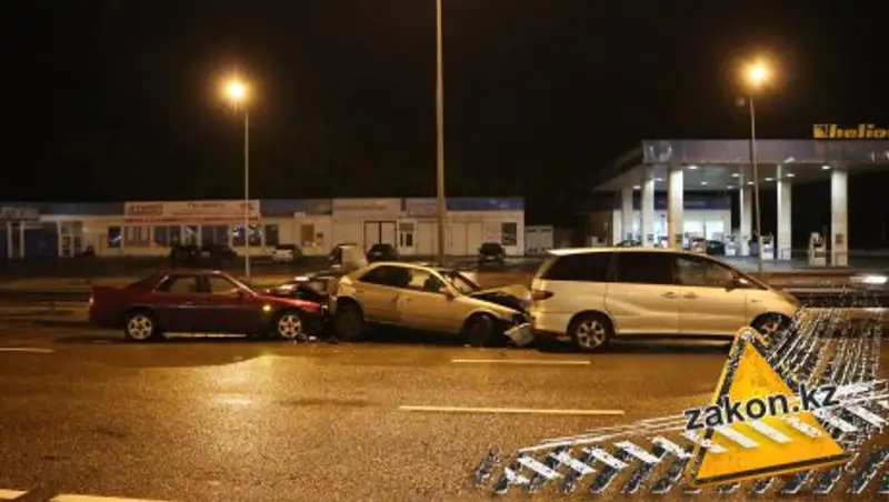 Серьезное ДТП с участием трех машин произошло на проспекте Райымбека