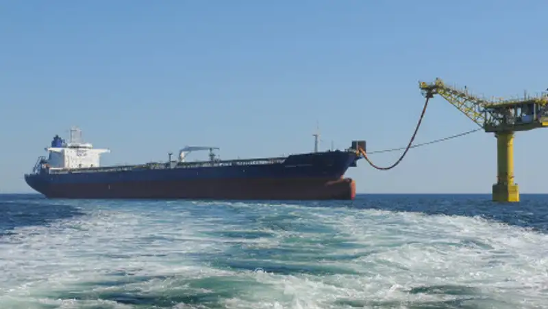 Первая партия американской нефти прибыла в Украину