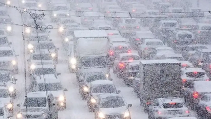 В заснеженной Москве зафиксировано почти 900 ДТП за сутки