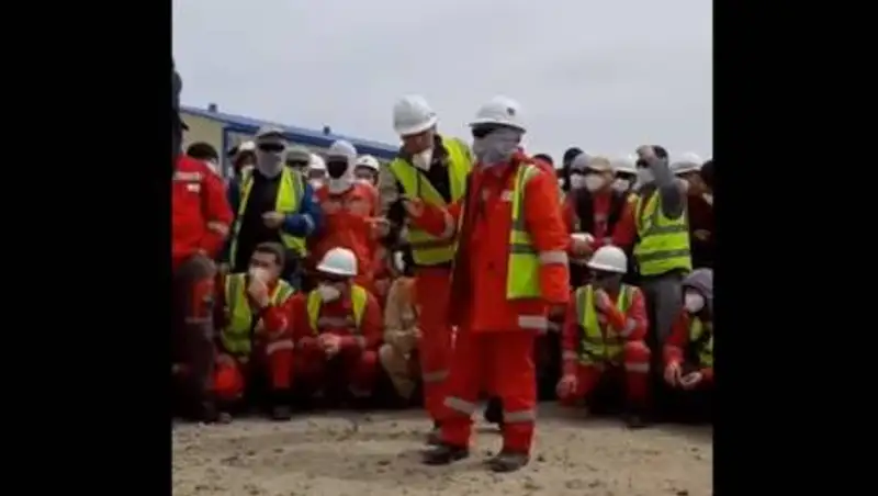 На Тенгизе рабочие устроили забастовку из-за проблем с зарплатами