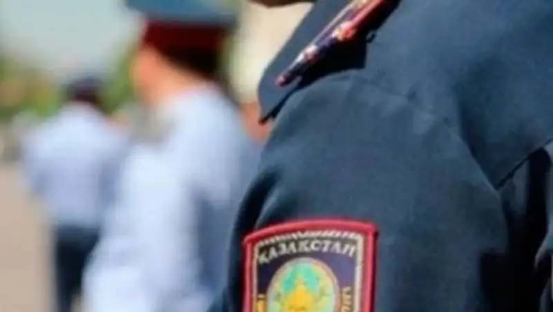 В ЗКО осуждена женщина за сорванные с полицейского погоны