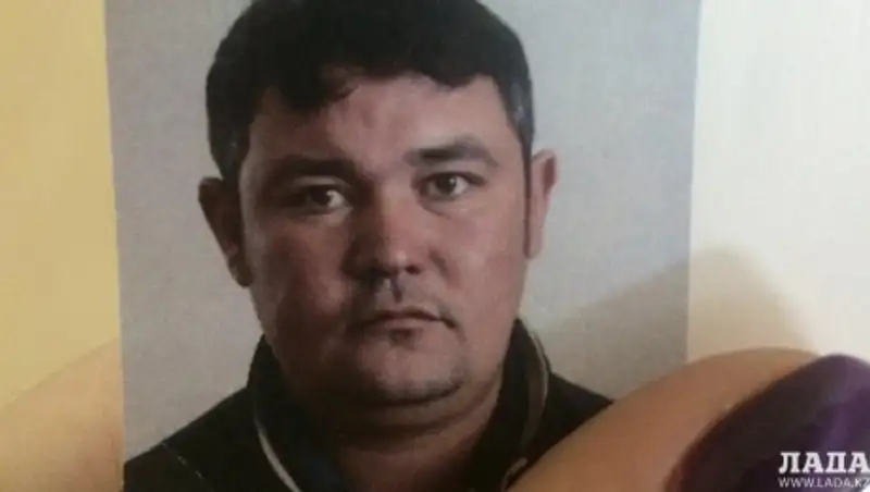 Жители Актау пересылают ориентировку на подозреваемого в вооруженном нападении мужчину