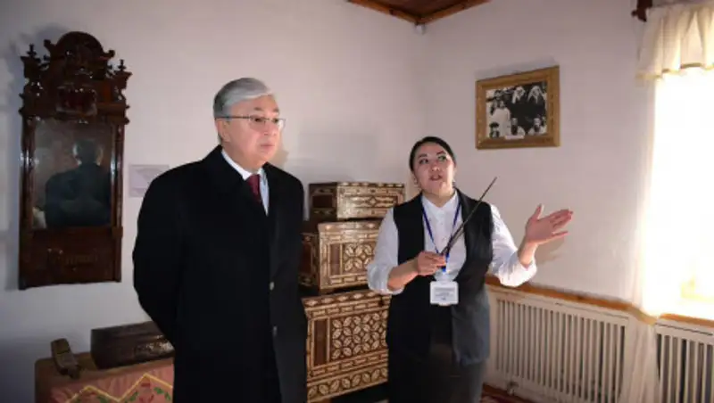 Токаев посетил урочище Жадыбай, почтив память Абая и Шакарима