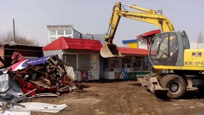 Аким Алматы выступил против базаров