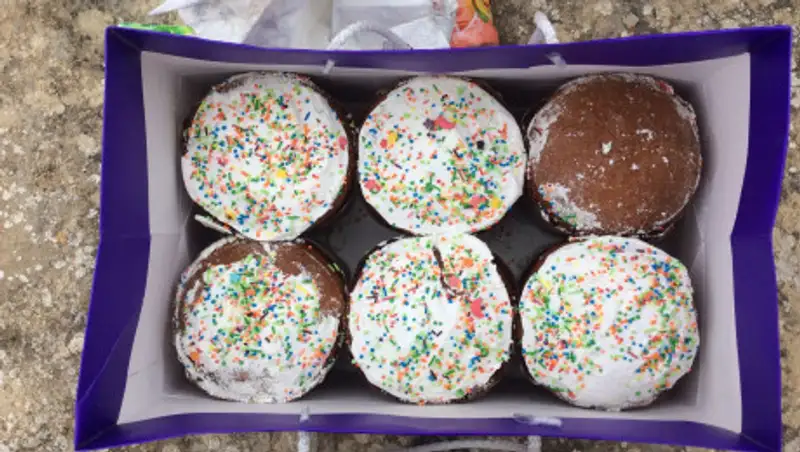 Кучу выброшенных пасхальных куличей нашли недалеко от Аксу