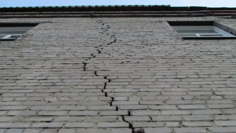 В Абае бывшие детдомовцы вынуждены жить в разваливающемся здании