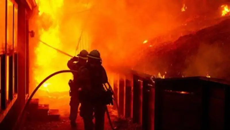 Пожар в ночном клубе в Бухаресте: 40 пострадавших