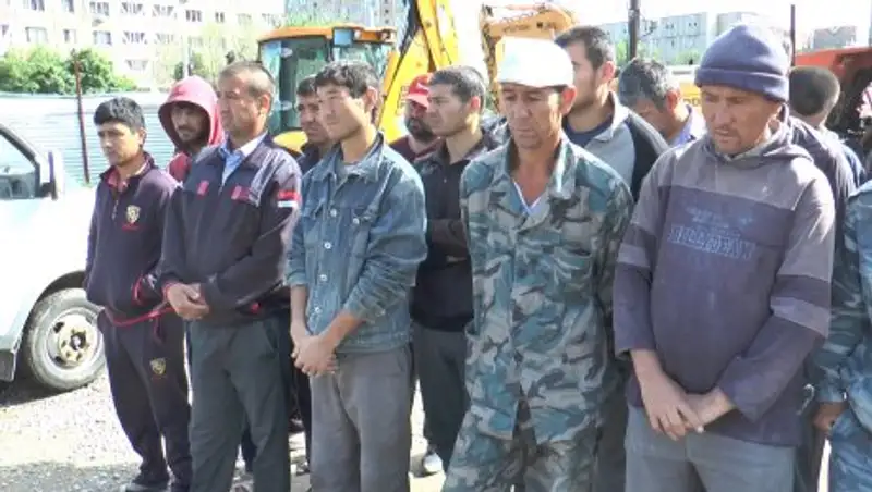 Почти 50 гастарбайтеров из Узбекистана строили в Алматы коттеджный городок