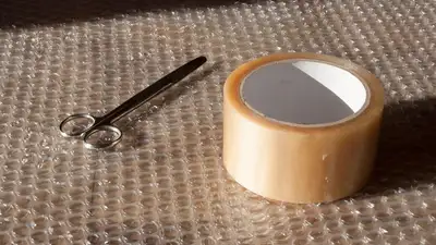 В онкобольнице Актобе вместо лейкопластыря используют скотч, фото - Новости Zakon.kz от 10.04.2023 14:18