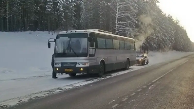 Юные хоккеисты «Иртыша» чуть не замерзли на трассе 