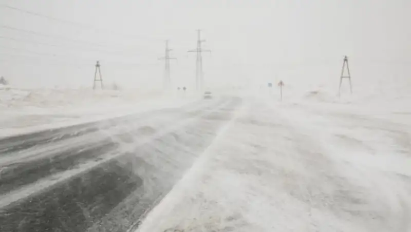 В пяти областях Казахстана сохраняются ограничения движения транспорта