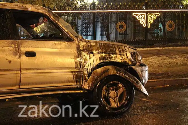 Нетрезвый водитель перевернулся на внедорожнике (фото) Нетрезвый водитель перевернулся на внедорожнике (фото), фото - Новости Zakon.kz от 11.11.2013 19:27