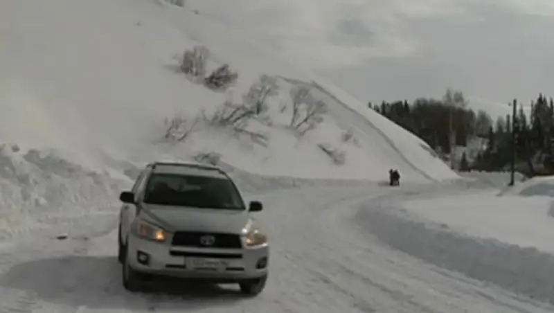 В горах ВКО опасно, спасатели проводят принудительный спуск лавин