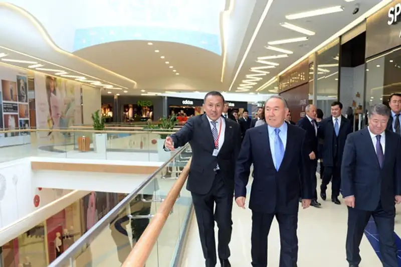Глава государства посетил в Алматы новое здание торгово-развлекательного центра «MEGA-2», фото - Новости Zakon.kz от 28.10.2013 22:13