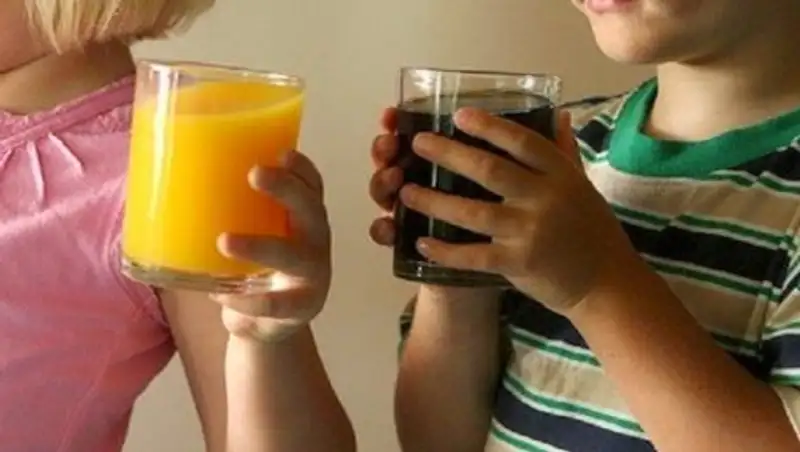 Француза, кормившего детей пирожными и газировкой, посадили в тюрьму