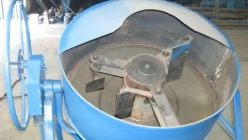 В Уральске мужчина попал в бетономешалку