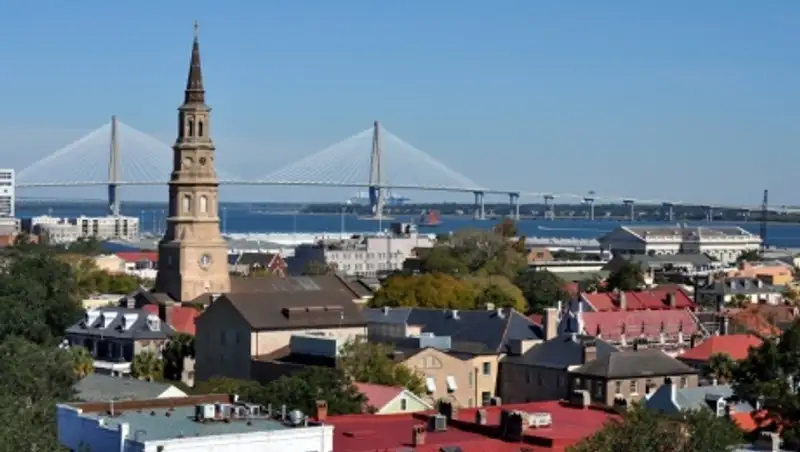 В американском городе Чарлстон застрелены 8 человек